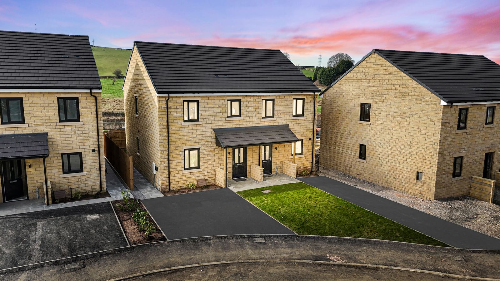 Hallstead Meadow homes at dusk