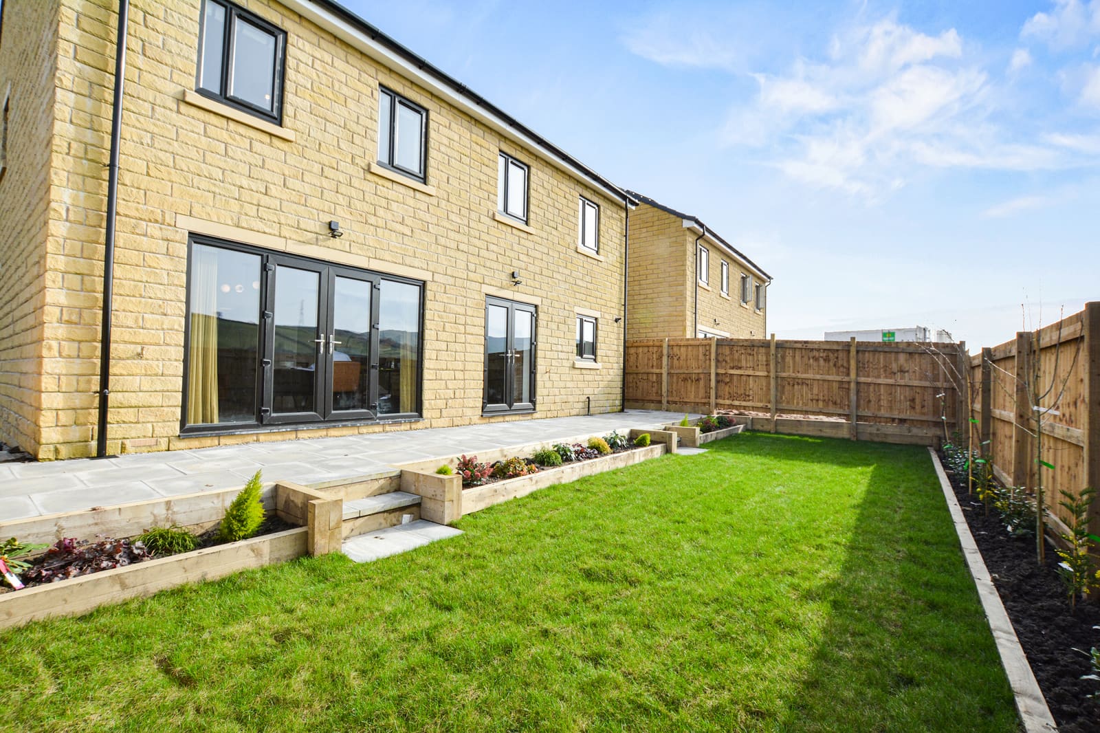 Rear garden patio and lawn at Hallstead Meadow